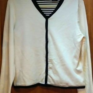 Beautiful sweater with detachable sleveless top.
